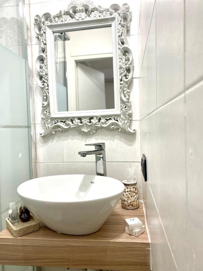 Bed and Breakfast MILUAUR - centro storico - lungo la via della Musica! Napoli Esterno foto