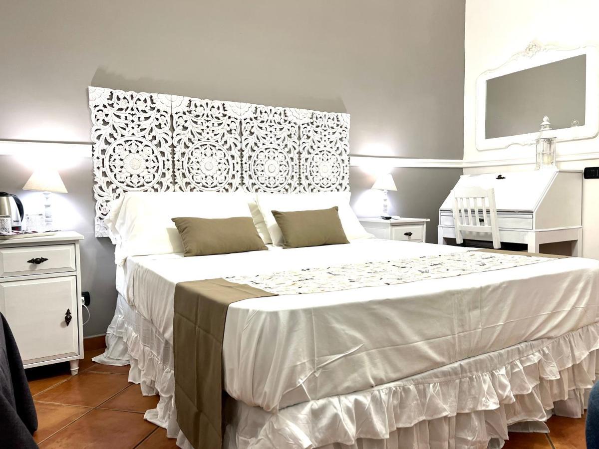 Bed and Breakfast MILUAUR - centro storico - lungo la via della Musica! Napoli Esterno foto