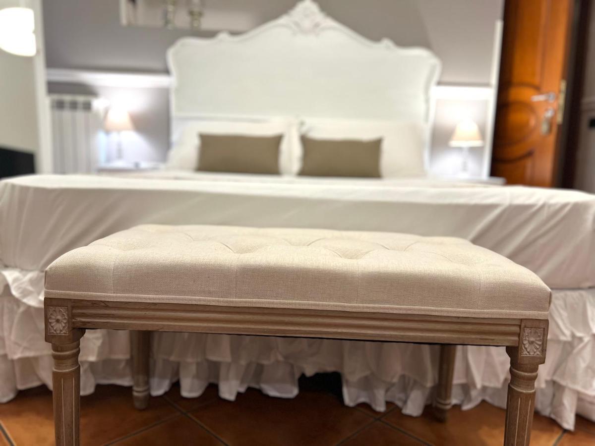 Bed and Breakfast MILUAUR - centro storico - lungo la via della Musica! Napoli Esterno foto