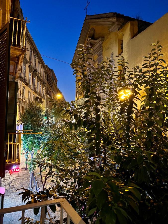 Bed and Breakfast MILUAUR - centro storico - lungo la via della Musica! Napoli Esterno foto