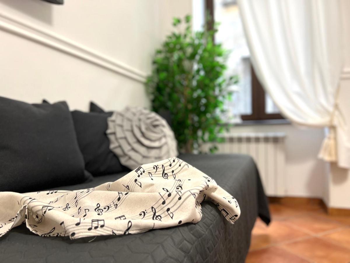 Bed and Breakfast MILUAUR - centro storico - lungo la via della Musica! Napoli Esterno foto