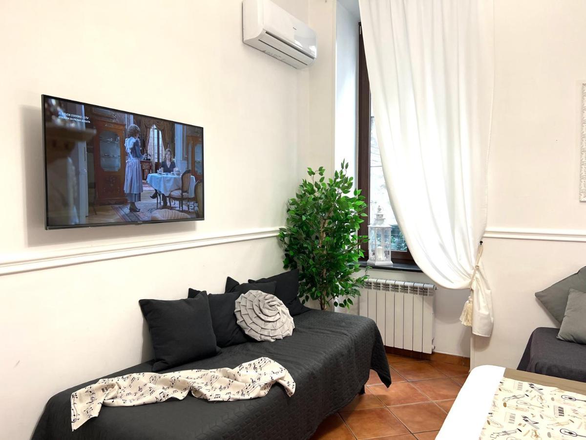 Bed and Breakfast MILUAUR - centro storico - lungo la via della Musica! Napoli Esterno foto