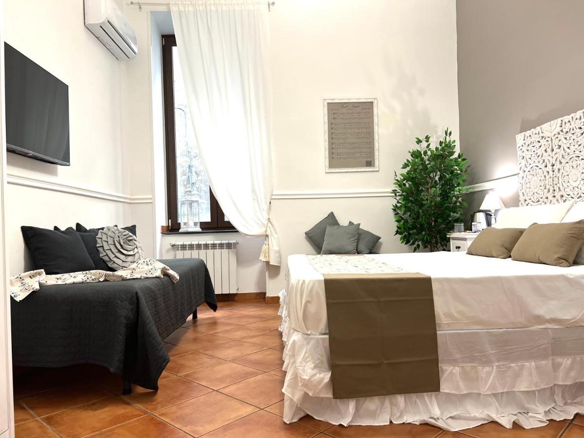 Bed and Breakfast MILUAUR - centro storico - lungo la via della Musica! Napoli Esterno foto