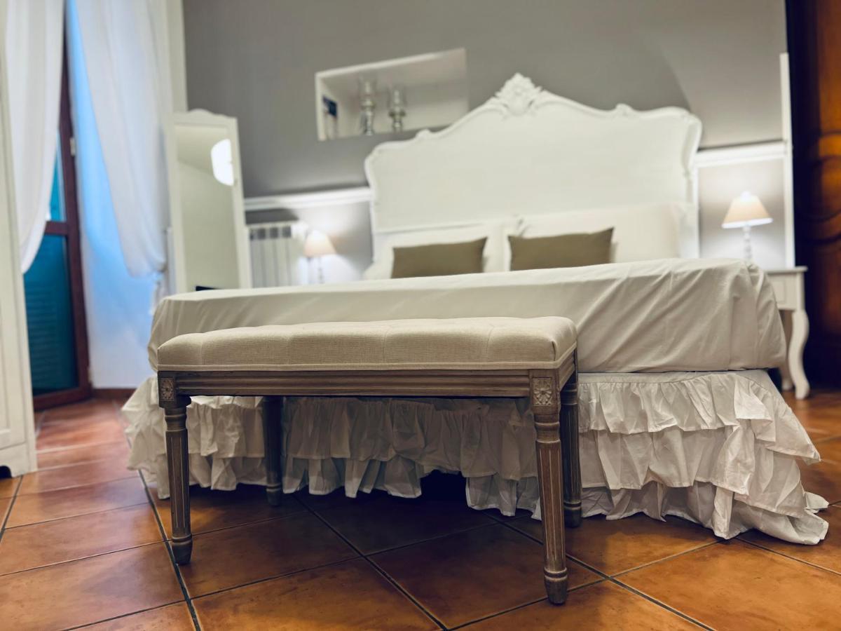 Bed and Breakfast MILUAUR - centro storico - lungo la via della Musica! Napoli Esterno foto
